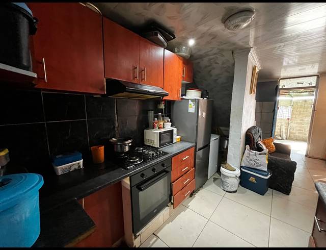 3 BEDROOM FREEHOLD FOR SALE IN MANENBERG